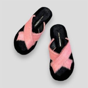 AVEC MODERATION Fur and Cowhide Sandals